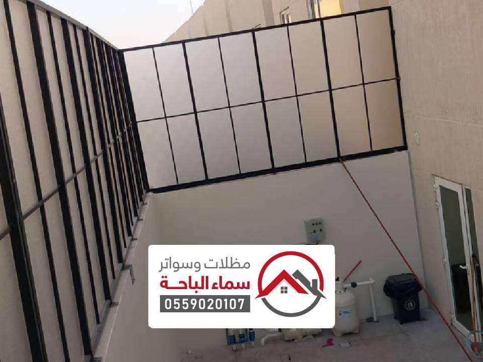 ساتر حديد مجدول حول مدخل منزل في جدة